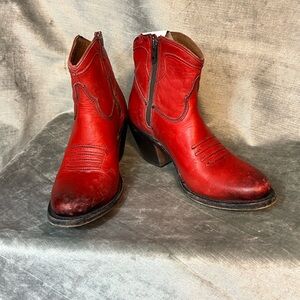 Lucchese Gwen Red Western Bootie w/Stonewash Finish. Women's Size 6.5
